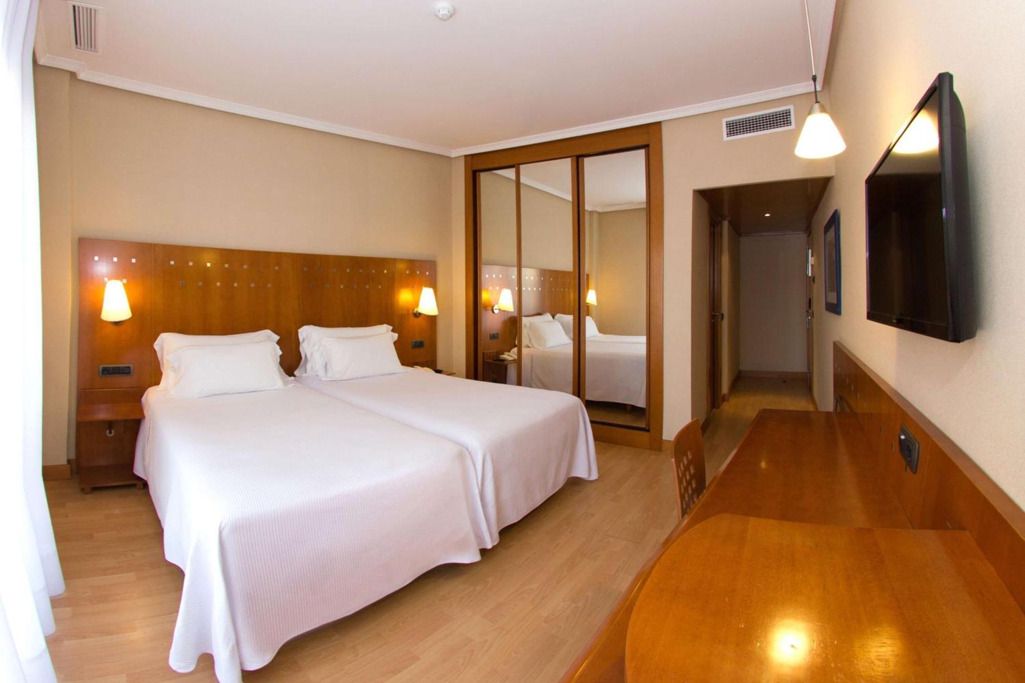 Nh San Pedro Hotel 3*